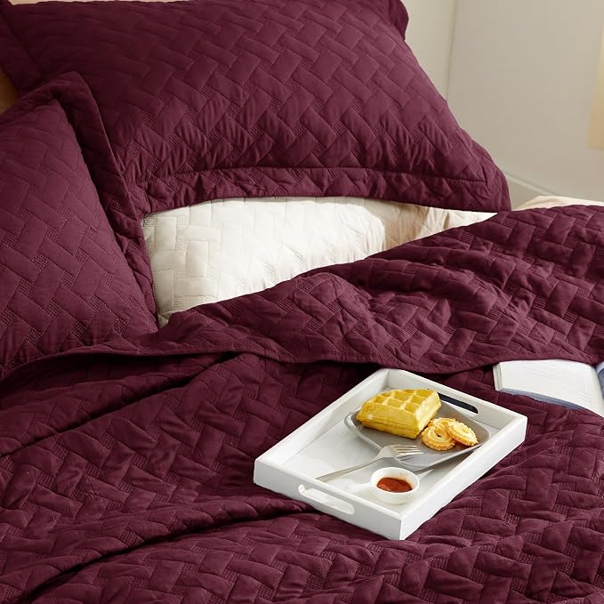 Bedsure Quilts Queen Size, Lightweight Comforter Set, Burgundy Bedspread | - Image 3
