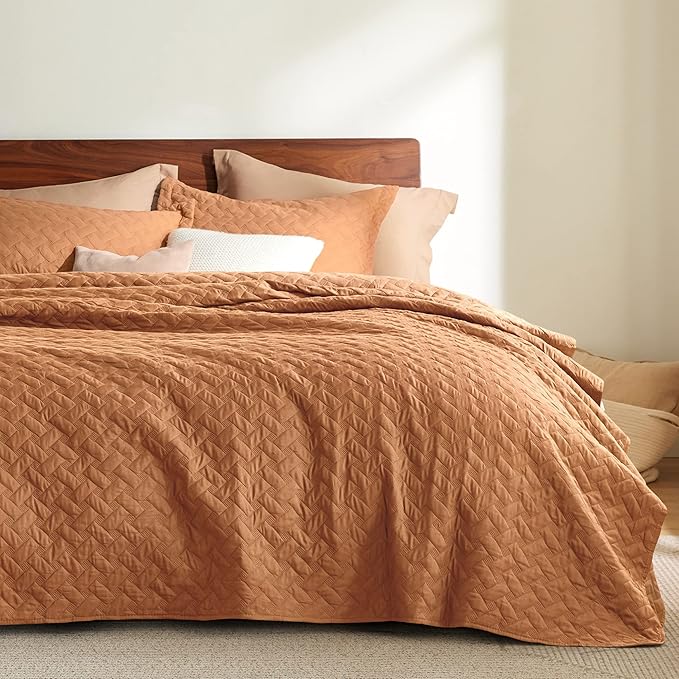 Bedsure Twin Size Quilt, Lightweight Comforter Set, Hazel Brown Bedspread | by Unknown