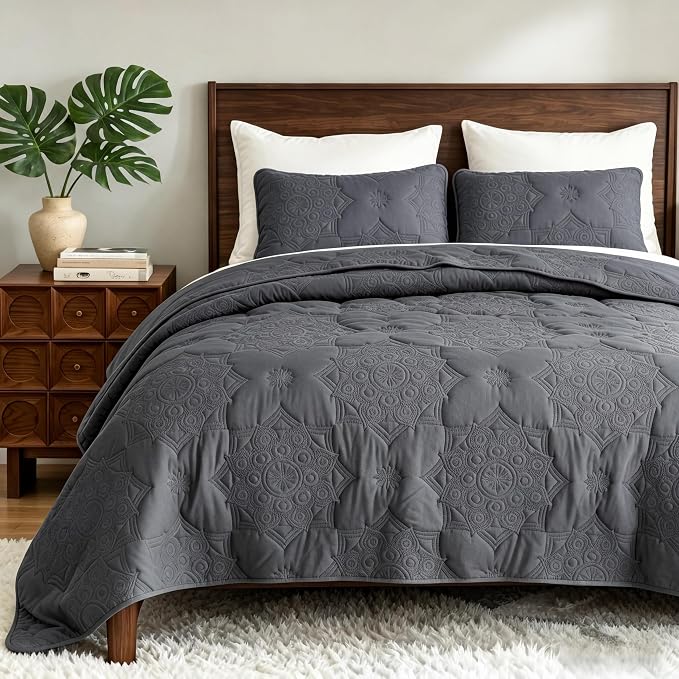 Bedsure King Size Quilt Bedspread, Thin Comforter, Drak Grey Coverlet | by Unknown
