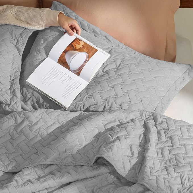 Bedsure Twin Size Quilt, Lightweight Comforter Set, Light Grey Bedspread | - Image 5