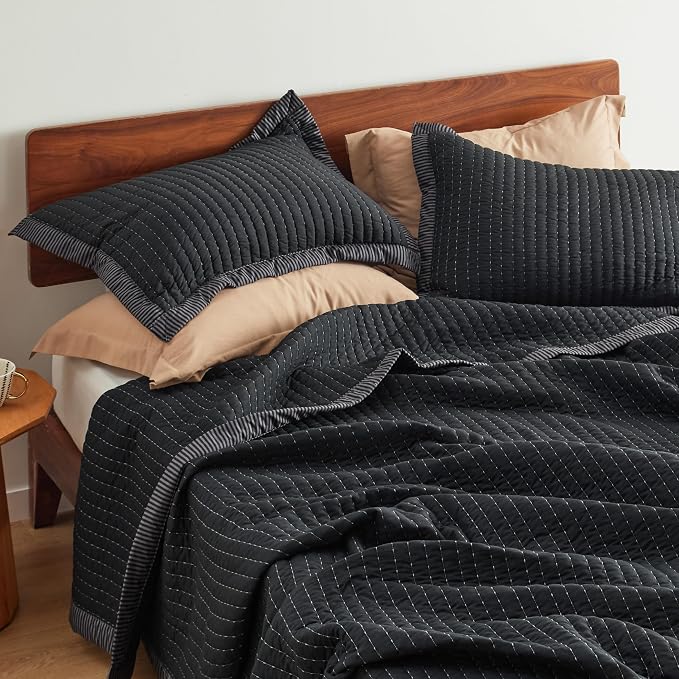 Bedsure King Size Quilt, Lightweight Striped Thin Comforter, Ultra Soft - Image 3