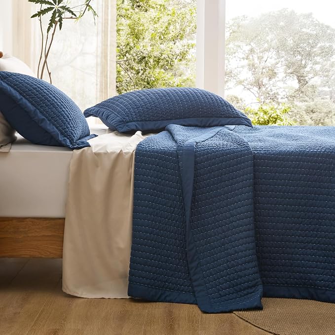 Bedsure Twin Quilt, Lightweight Soft Striped Comforter Bedding Set, All-Season - Image 2