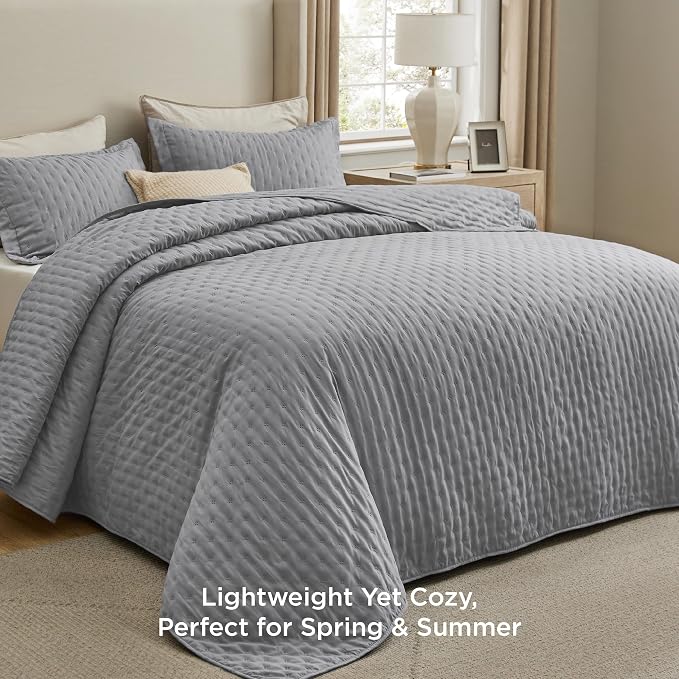 Bedsure King Size Quilt Bedspread, Lightweight Comforter, Modern Clover Pattern - Image 2