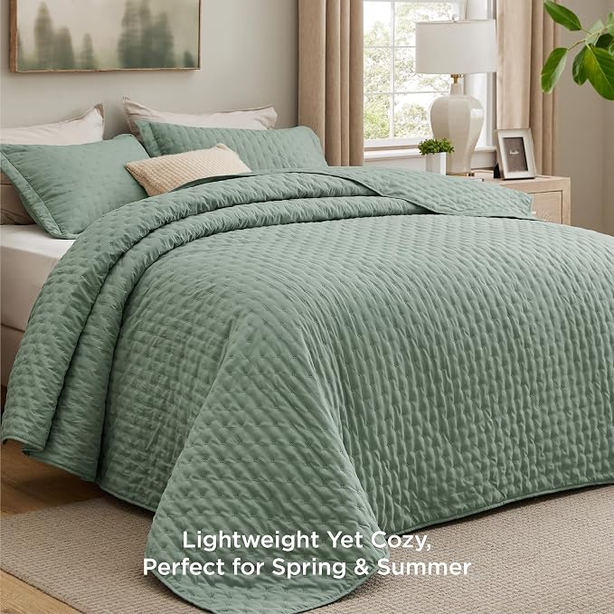 Bedsure King Size Quilt Bedspread, Lightweight Comforter, Sage Green Coverlet - Image 2