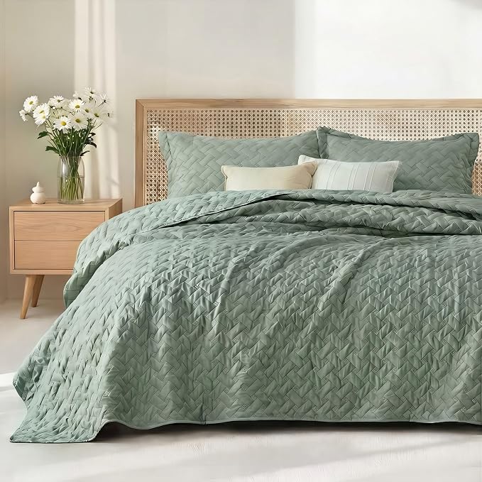 Bedsure Twin Size Quilt, Lightweight Comforter Set, Sage Green Bedspread | by Unknown