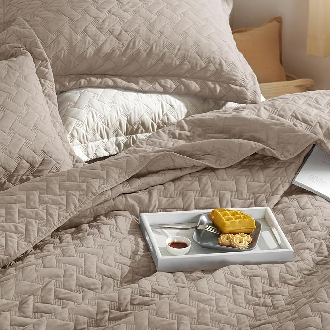 Bedsure King Size Quilt, Lightweight Comforter Set, Taupe Bedspread | Coverlet - Image 2