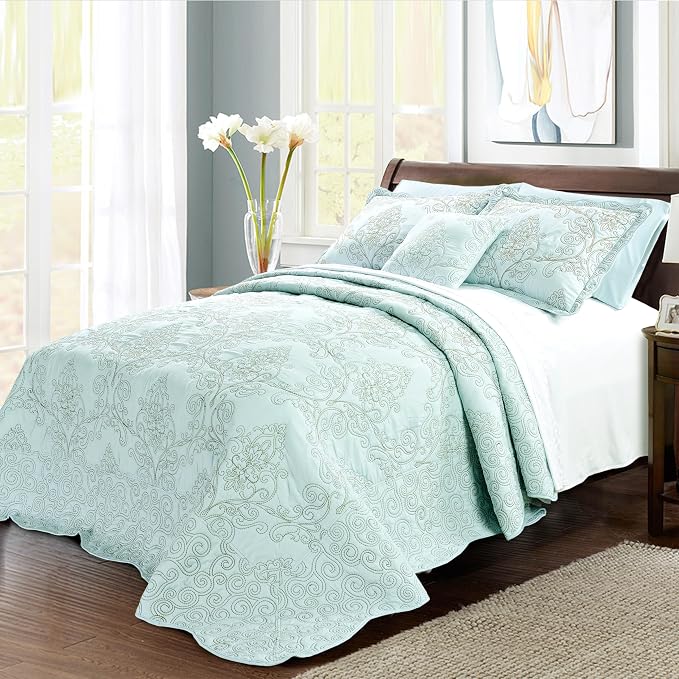 Home Soft Things Damask 4 Piece Bedspread Set, Scalloped Edge Reversible by HomeSoftThings