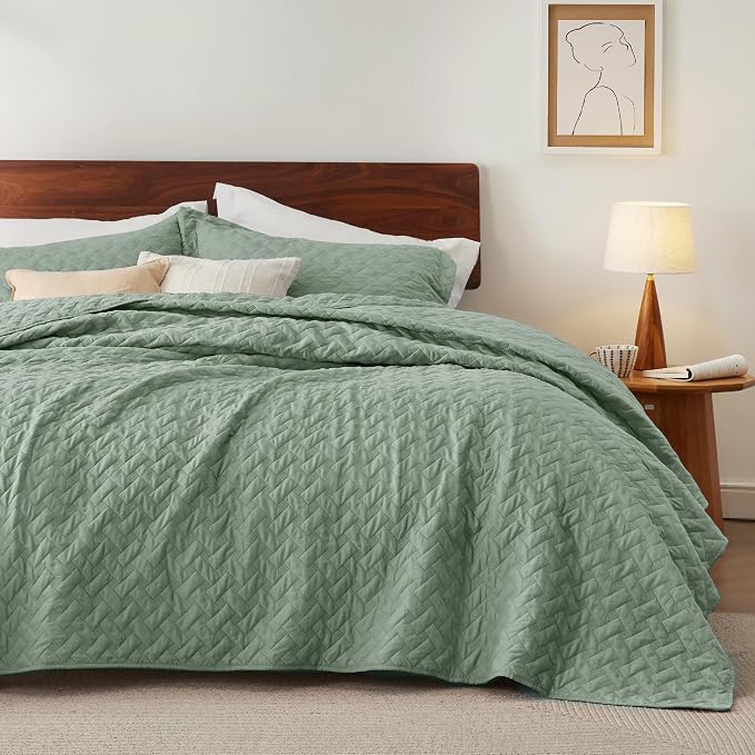 Bedsure California King Quilt, Lightweight Comforter, Sage Green Bedspread | - Image 5