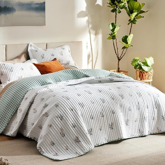Bedsure Floral Quilts King Size, Reversible Botanical Floral Comforter | Bedding by Unknown