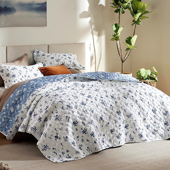 Bedsure Floral Quilt Queen Size by Unknown