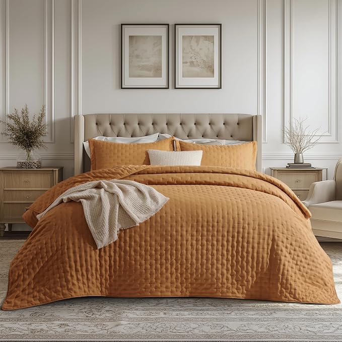 Bedsure Twin/Twin XL Quilt Bedspread, Lightweight Comforter, Honey Caramel | by Unknown
