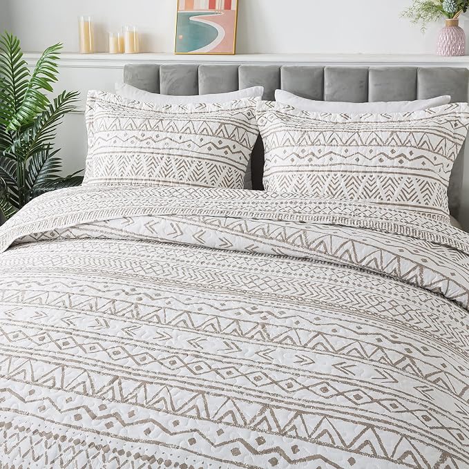 3-Piece King Quilt Set Striped Pattern Microfiber Soft Lightweight Bedding Set - Image 4