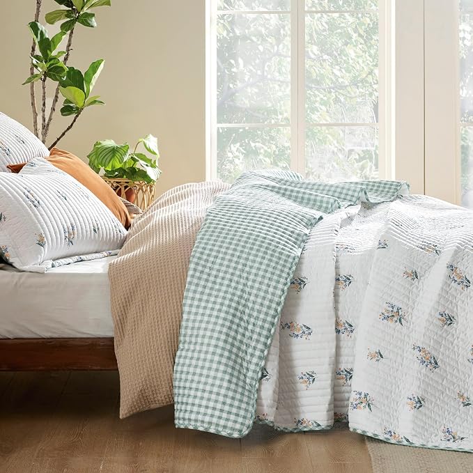 Bedsure Floral Quilts Queen Size, Reversible Botanical Floral Comforter | - Image 3