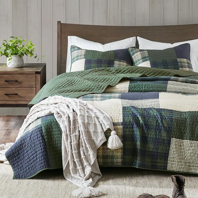 Woolrich Quilt Set Patchwork Channel Quilting, Cottege Coverlet by Unknown