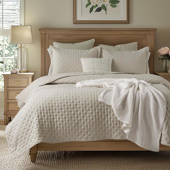 Bedsure Quilts Queen Size Bedspread, Thin Comforter, Oatmeal Coverlet | by Unknown