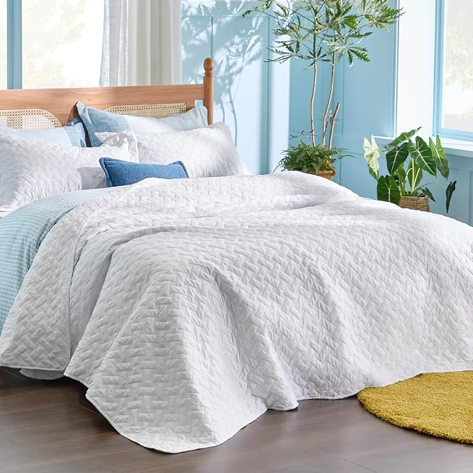 Bedsure Oversized King Quilt, Lightweight Comforter Set, Basket Weave, - Image 2