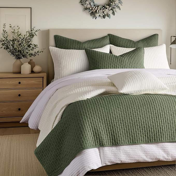 Levtex Home Cross Stitch Reversible Full/Queen Quilt Set and 2 Pillow Shams - Image 2