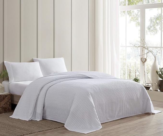 Beatrice Home Fashions Full Channel Chenille Bedspread, lightweight tufted 100% - Image 2