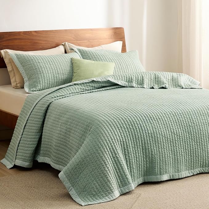 Bedsure Green Quilts Queen Size - Image 2