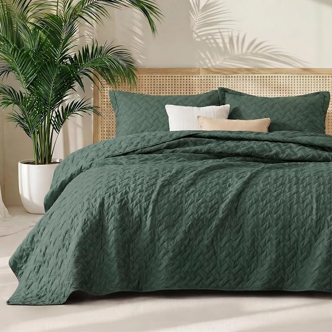 Bedsure Quilts Queen Size, Lightweight Comforter Set, Dark Green Bedspread | by Unknown