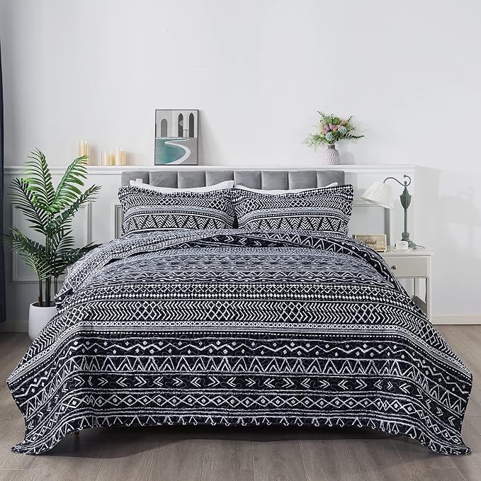 3-Piece King Quilt Set Striped Pattern Microfiber Soft Lightweight Bedding Set - Image 3