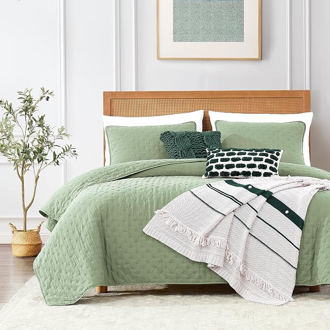 ROARINGWILD Sage Green Queen Size Quilt Bedding Set, Lightweight Soft Bedspread by ROARINGWILD