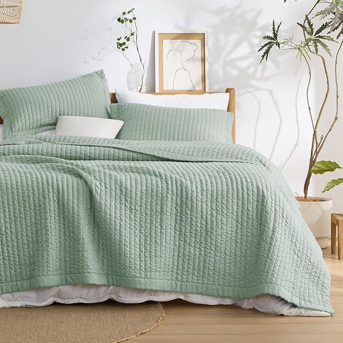 Bedsure Twin Quilt, Lightweight Soft Striped Comforter Bedding Set, All-Season by Unknown