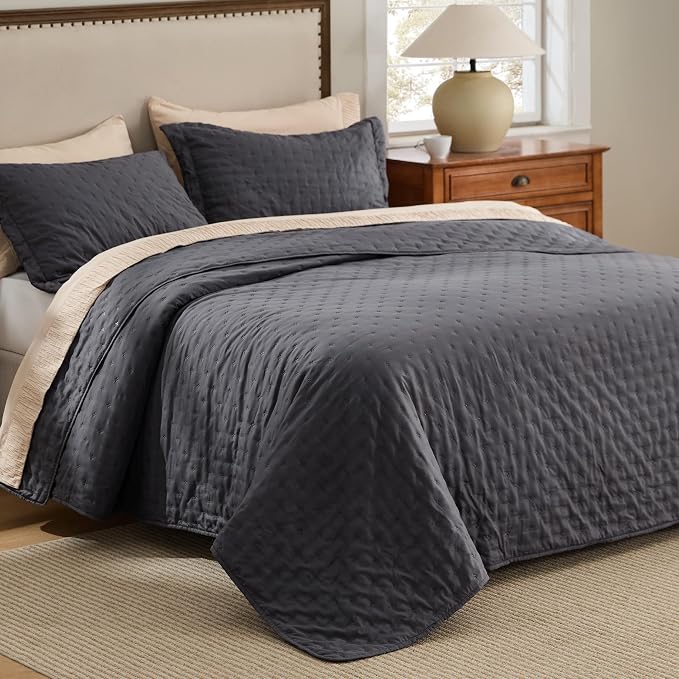 Bedsure Twin/Twin XL Quilt Bedspread, Lightweight Comforter, Charcoal | by Unknown
