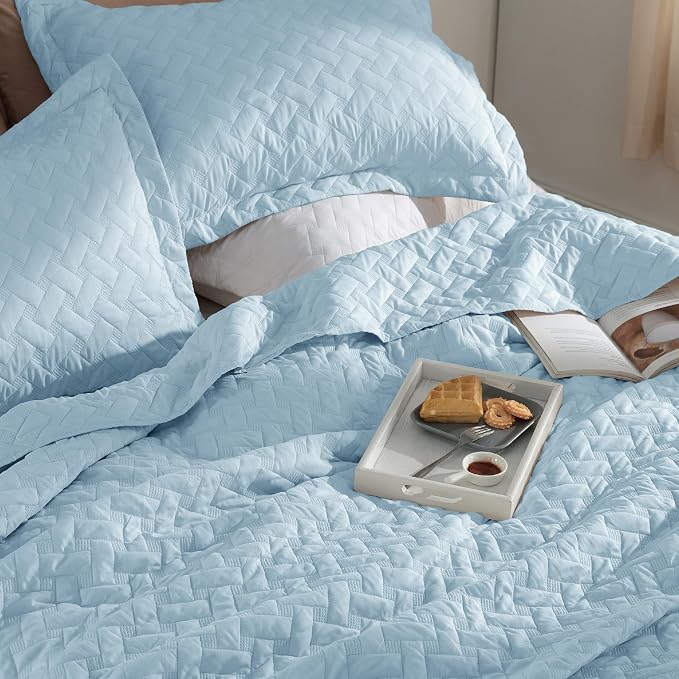 Bedsure Twin Size Quilt, Lightweight Comforter Set, Sky Blue Bedspread | - Image 2