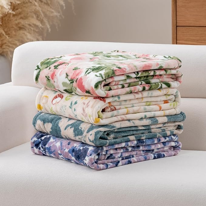 Luxury Printed Fleece Warm Blanket, Soft Lightweight Velvety Plush Throw for Couch and Bed, Cozy Comfy for All Seasons(Cream Various Mushrooms, 108×90 Inches)