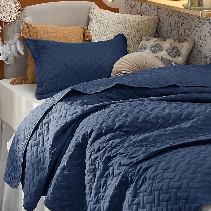 Bedsure Twin Size Quilt, Lightweight Comforter Set, Basket Weave, All-Season by Unknown
