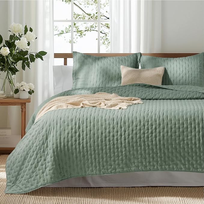Bedsure King Size Quilt Bedspread, Lightweight Comforter, Sage Green Coverlet by Unknown