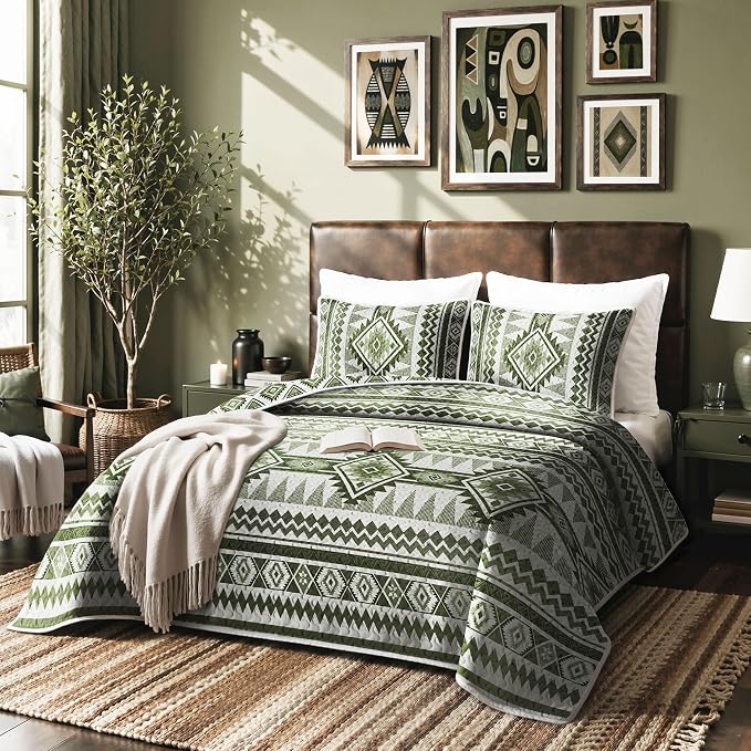 akkialla Reversible Green Boho Queen Quilt Set, 2-Piece Bohemian Aztec - Image 2