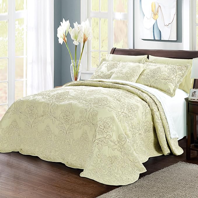 Home Soft Things Damask 4 Piece Bedspread Set, Scalloped Edge Reversible by HomeSoftThings