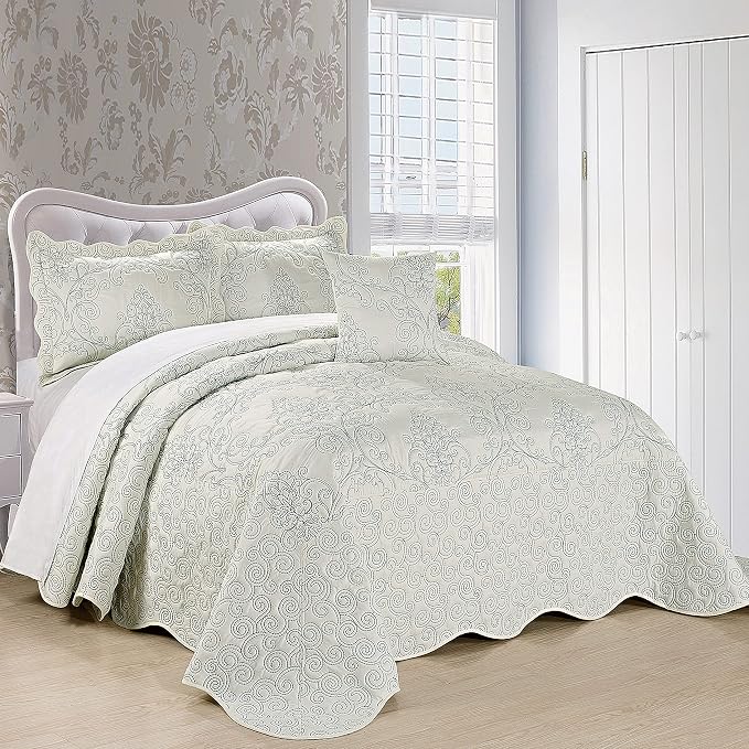 Home Soft Things Damask 4 Piece Bedspread Set, Scalloped Edge Reversible by HomeSoftThings